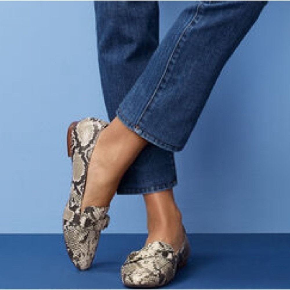 NEW! Talbots Ryan D-Ring Loafers Embossed. 8.5M. - Picture 3 of 15